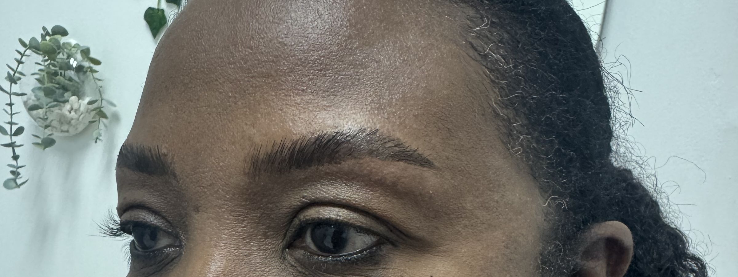 A client after brow lamination and tint in the Ellimak studio